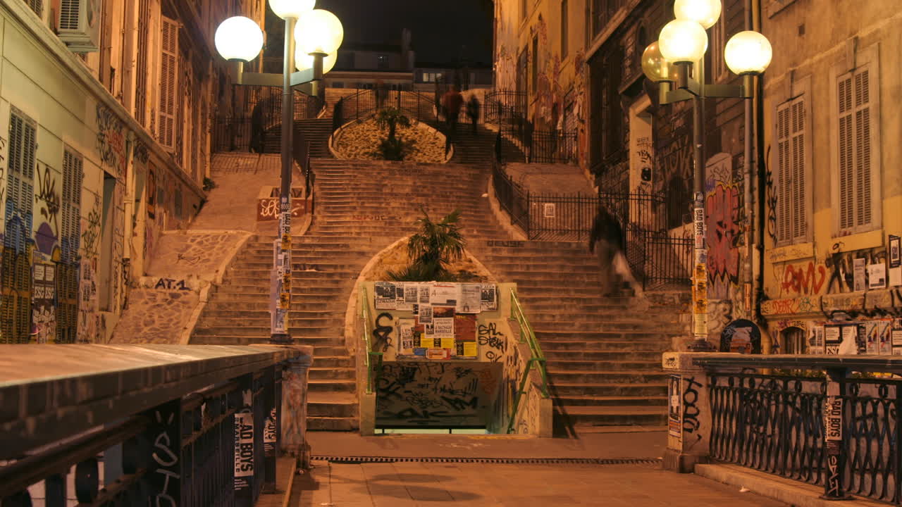 쿠르 줄리안 스텝스 00