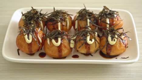 Takoyaki-Ballknödel-Oder-Oktopusbällchen---Japanischer-Essensstil