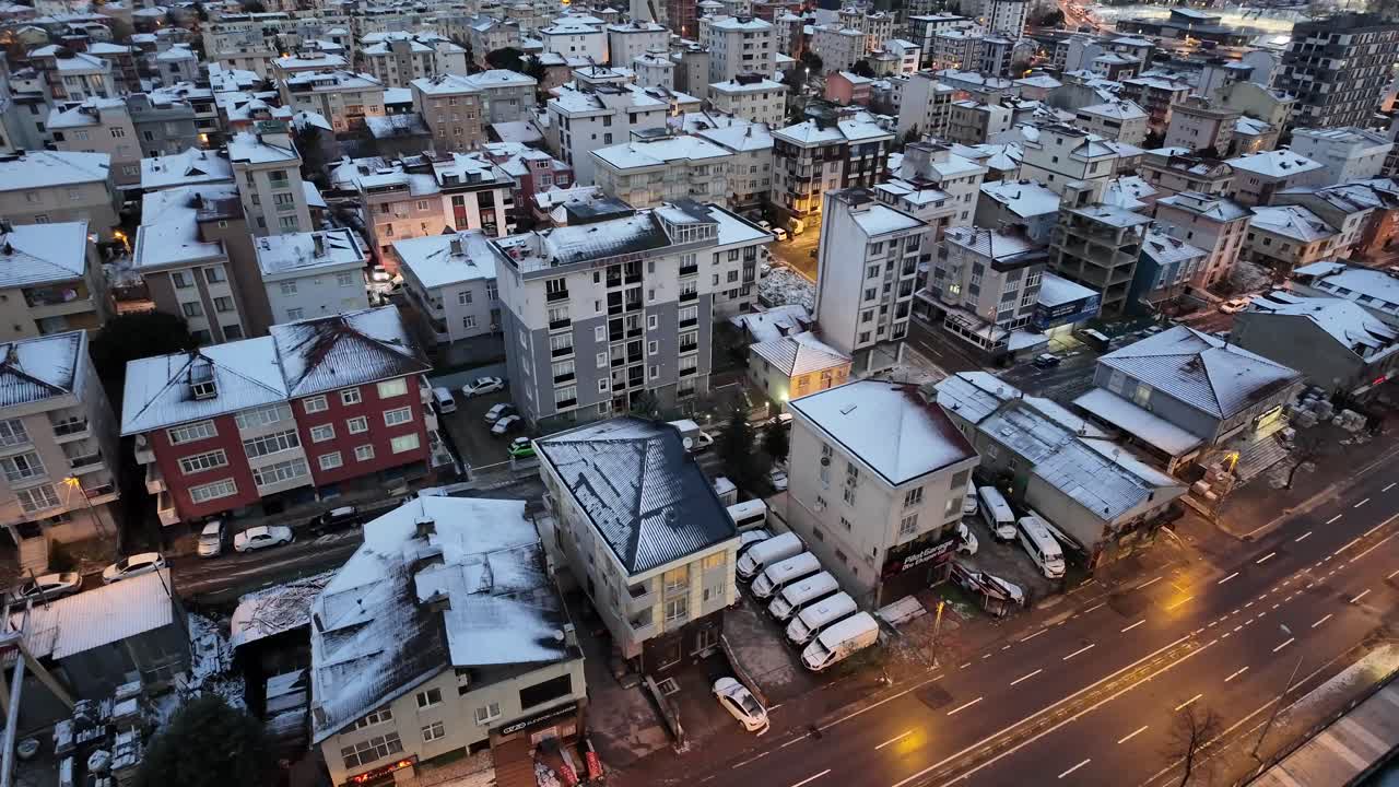 밤 에 눈 인 도시 풍경