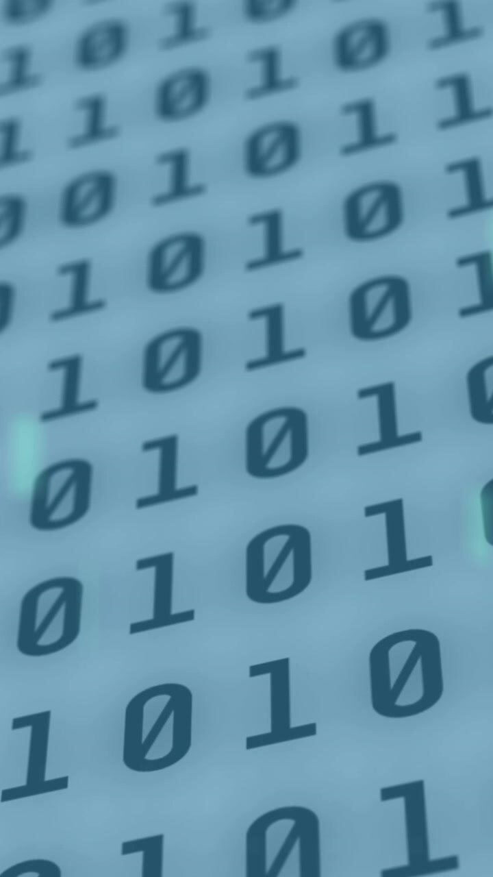 Animaatio binäärikoodista digitaalisten näyttöjen päällä.