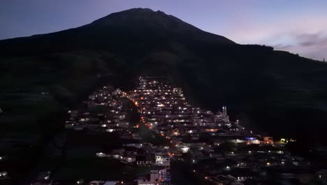 vista aérea del amanecer del pueblo de van java en nepal en tiempo de niebla