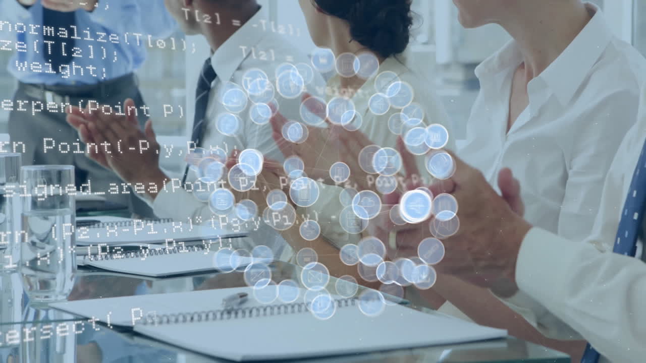 미디어 아이콘의 애니메이션과 다양한 동료들이 회의에서 박수를 치는 데이터 처리