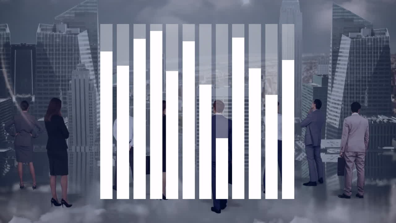 Kaupunkikuvassa liikemiehet analysoivat pylväskaavioanimaatiota ja keskustelevat datatrendeistä