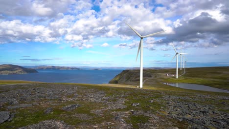 Molinos-De-Viento-Para-La-Producción-De-Energía-Eléctrica-Parque-De-Molinos-De-Viento-Havoygavelen-Noruega