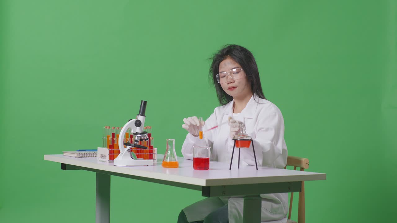 실험실에서 여성 과학자