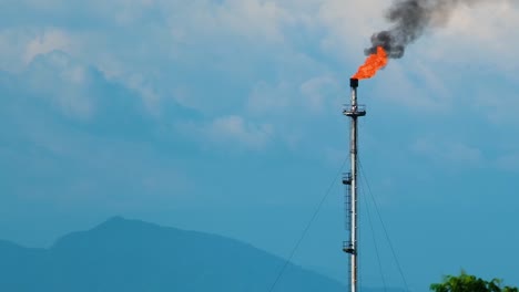 Gas-Or-Oil-Plant-On-The-Mountain---Wide-Shot