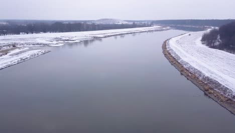 Aerial-view-of-the-Odra-river-flying-up,-Southern-Poland