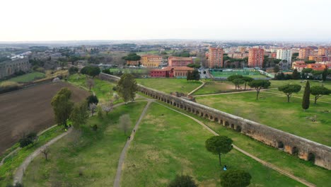 vista aérea del parque degli aquedotti