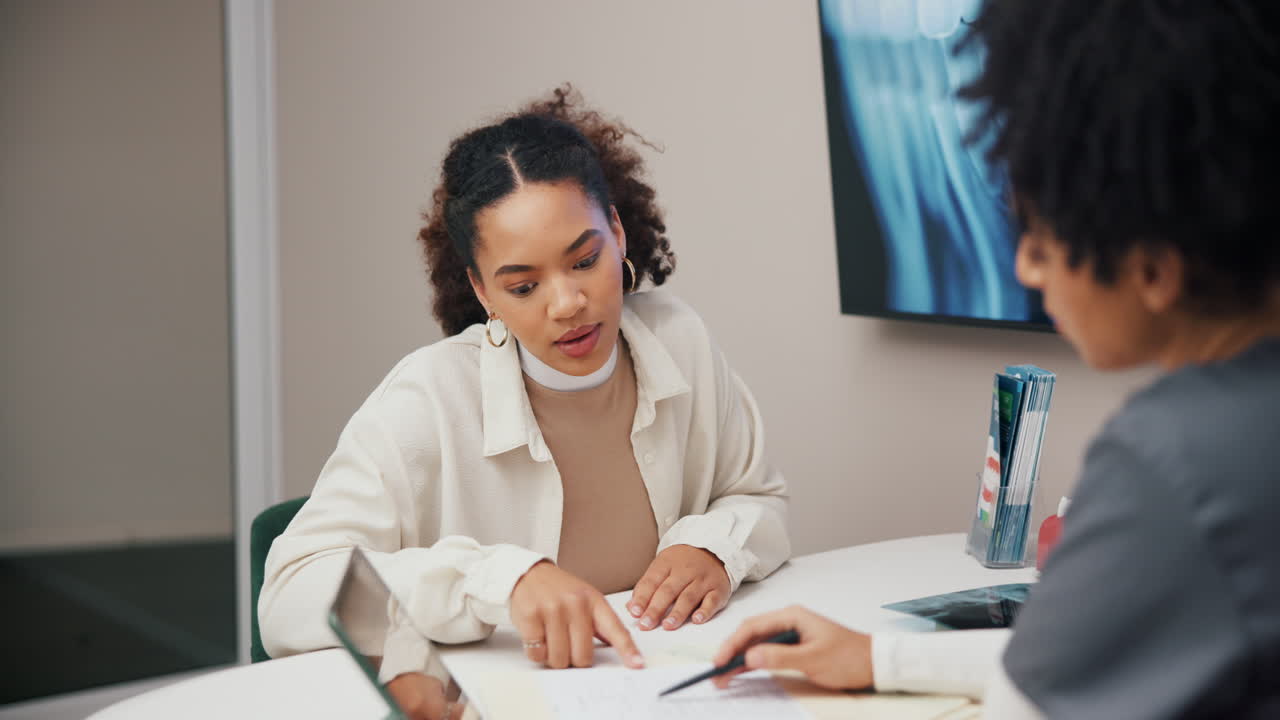 consulta con el médico y el paciente