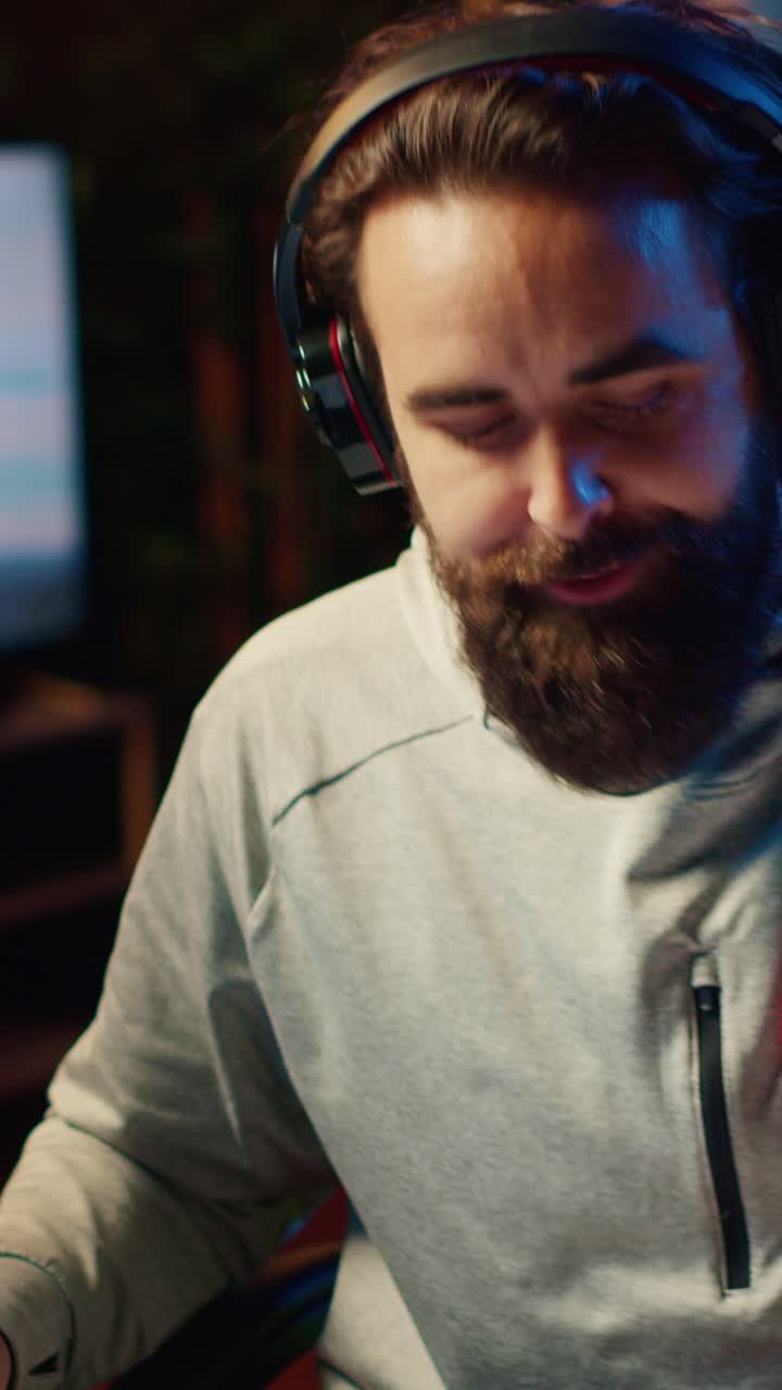 Video verticale: giocatore professionista che partecipa a tornei di videogame online