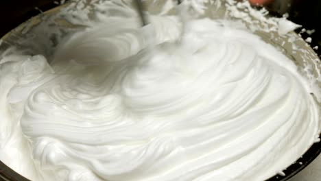 electric mixer preparation of whipped cream stiffening