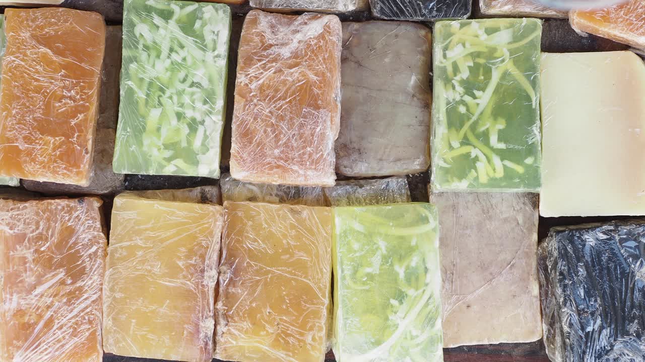 variedad de barras de jabón natural hechas a mano