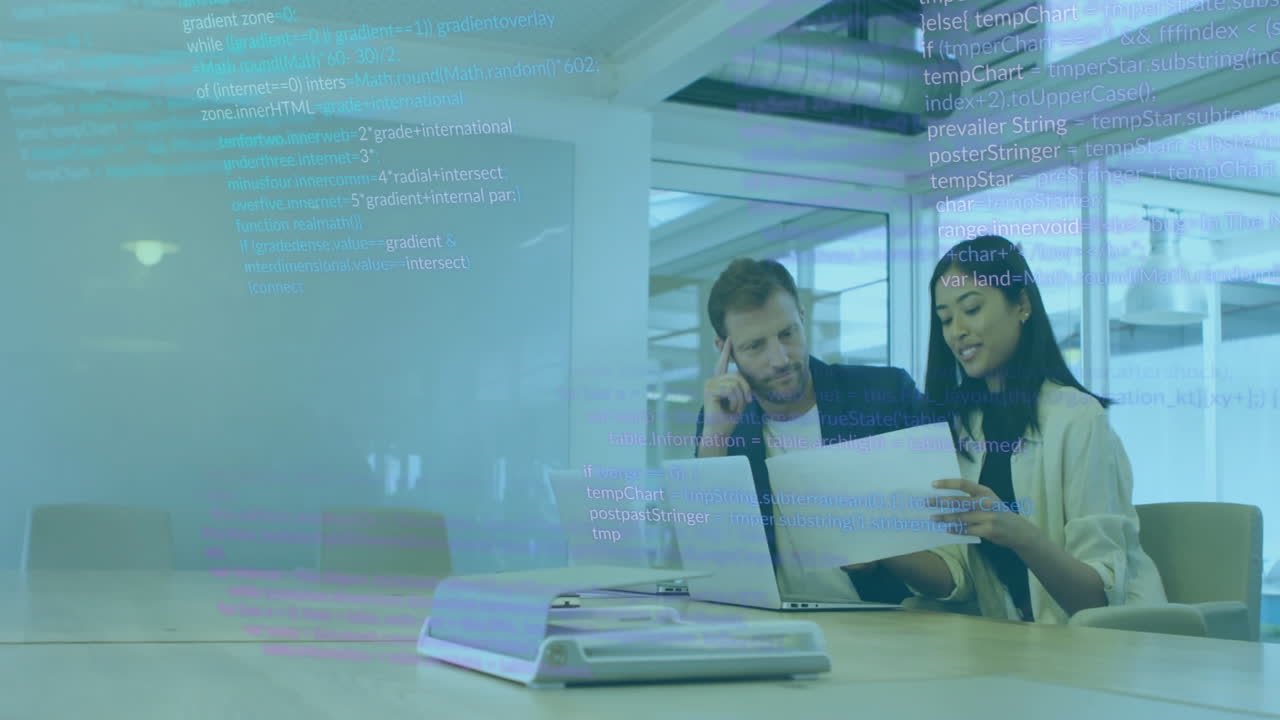 animación del procesamiento de datos sobre diversos colegas que utilizan computadora portátil en la oficina