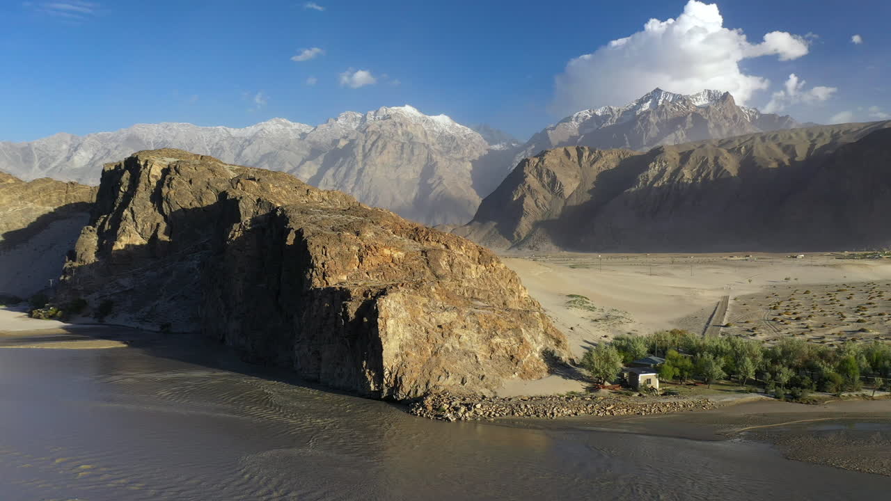 imágenes de drones, el valle de skardu ubicado en gilgit-baltistan, pakistán