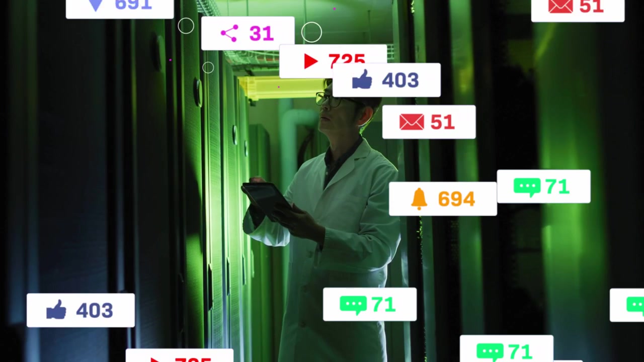 Avviso del tablet che attiva notifiche fluttuanti mentre un tecnico in camice da laboratorio ispeziona i rack e gestisce gli avvisi.