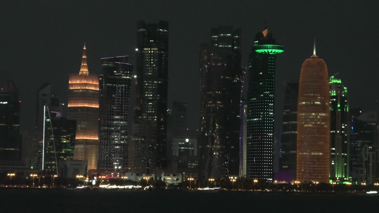 Grattacieli di Doha di notte