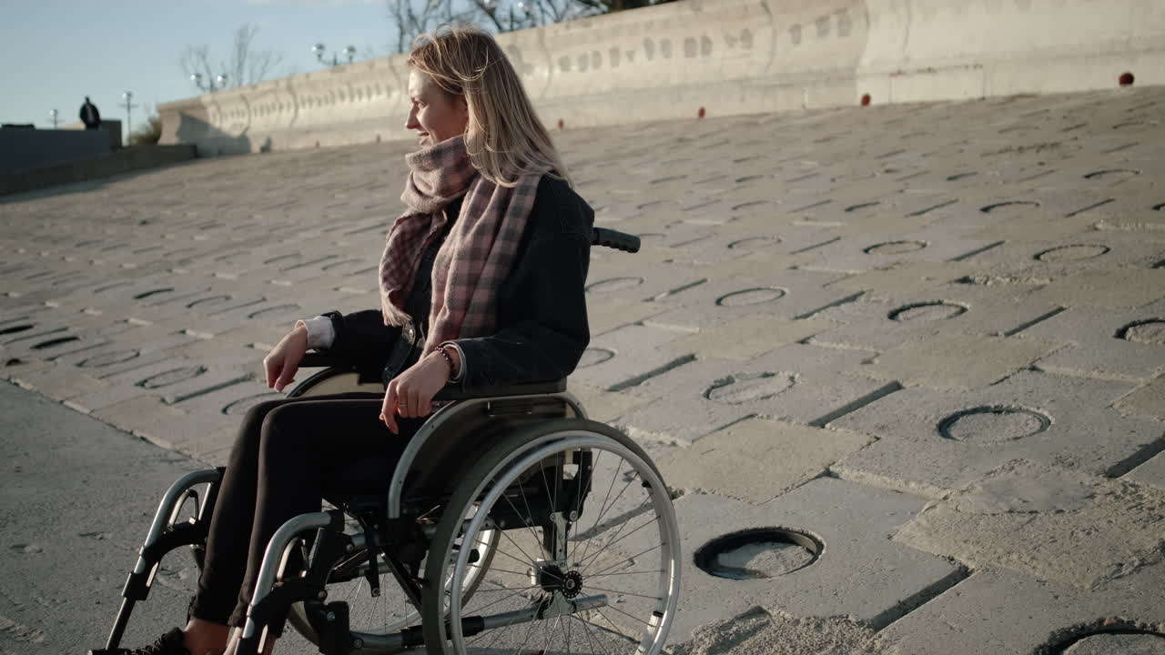 체어에 앉은 여자 야외