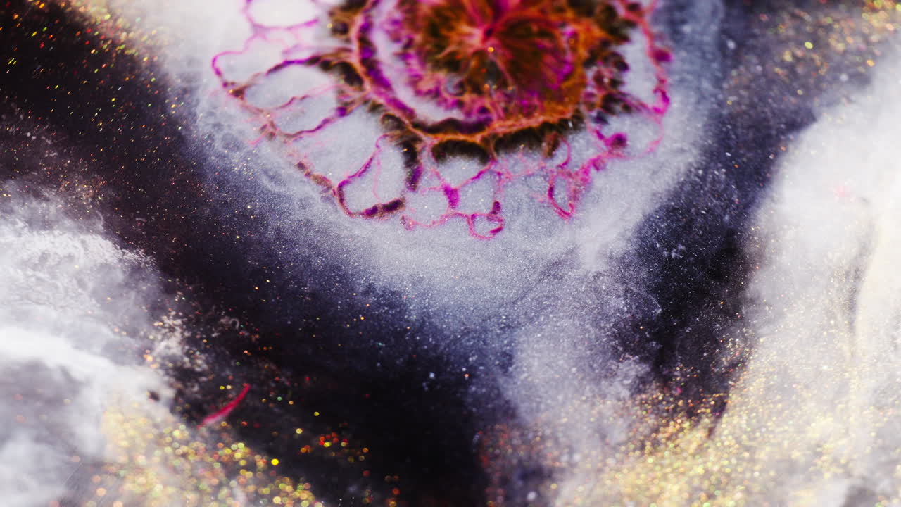 Texture astratta di sfondo con inchiostro glitterato liquido oro, nero e bianco