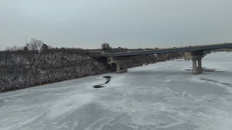 Mississippi-River-in-Minnesota,-bridge-over-it,-Minneapolis-during-winter-time