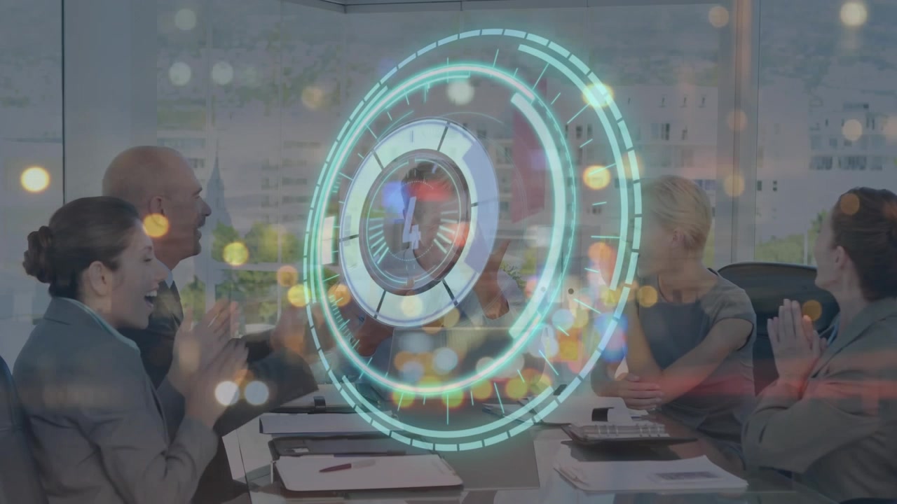 Animazione di scanner rotondo al neon e punti luce su diversi professionisti che discutono in ufficio.