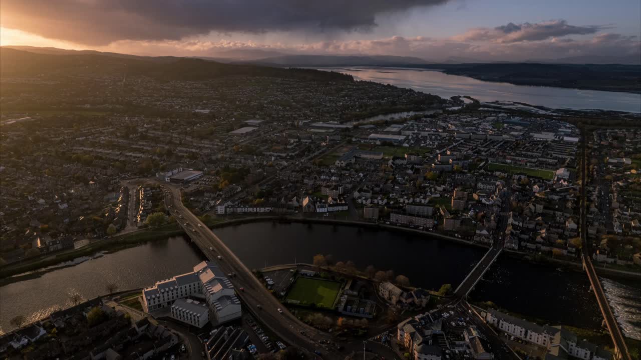 hiperlapso aéreo de inverness, escocia, ee.uu.