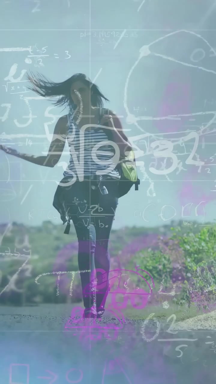 Video verticale: Donna che fa escursioni verso la telecamera, con una sovrapposizione matematica che cresce intorno a lei per scopi educativi.