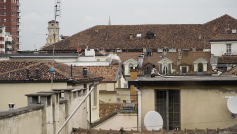 toma estática de tejados genéricos en el centro de la ciudad italiana en europa