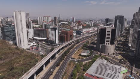 Vista-Aérea-De-Edificios-En-Santa-Fe-México,-Cerca-De-La-Mexicana