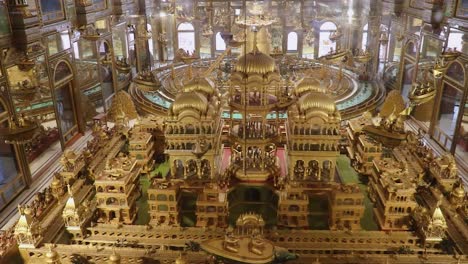 El-Vídeo-En-Miniatura-De-La-Antigua-Ciudad-Dorada-Sagrada-De-Ayodhya-Desde-Diferentes-ángulos-Se-Toma-En-El-Templo-Jainista-Soni-Ji-Ki-Nasiya,-Ajmer,-Rajasthan,-India,-El-19-De-Agosto-De-2023.