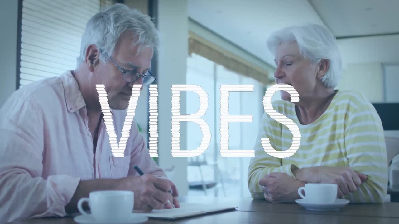 animación de vibraciones texto en blanco sobre feliz pareja caucásica hablando y escribiendo notas en casa