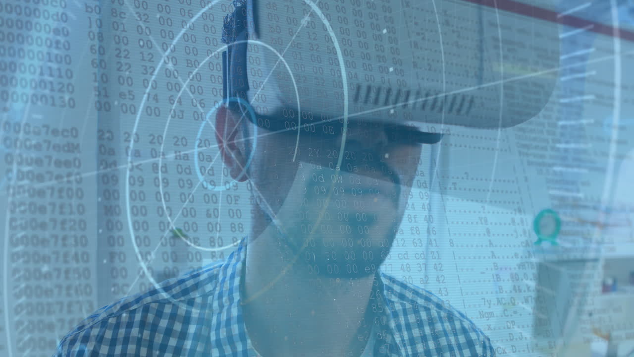 animación de escaneo de alcance y codificación binaria sobre el hombre que usa auriculares vr