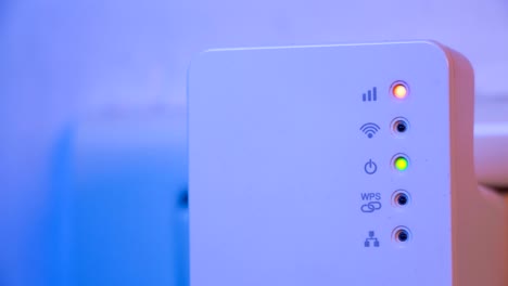 cinemagraph del estado de conexión de señal parpadeante led luces en repetidor wifi