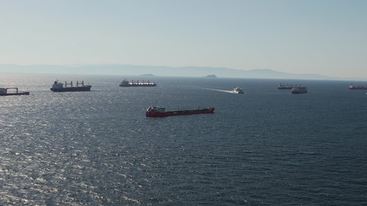 보스포러스 해협, 이스탄불, 터키에서 화물선의 조감도