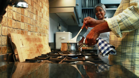 Senior-couple-preparing-food-in-kitchen