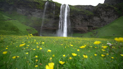 Cascada-Mágica-De-Seljalandsfoss-En-Islandia.