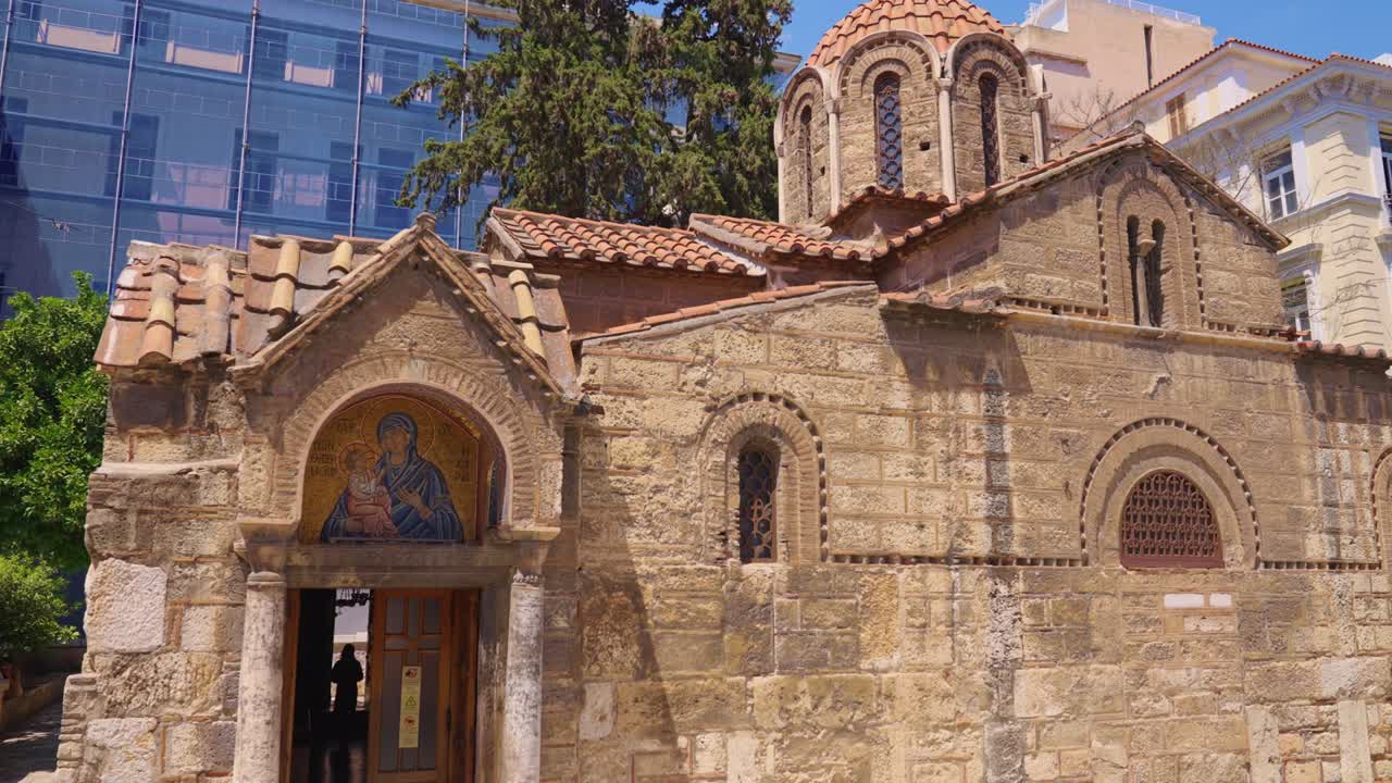 파기아 카프니카레아 교회 (pangia kapnikareia church) 는 그리스 아테네 시내에 있는 그리스 정교회 교회이다.