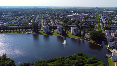 Vista-Aérea-De-La-Sala-De-Estar-En-Amersfoort-Kattenbroek-Emiclaer,-Países-Bajos