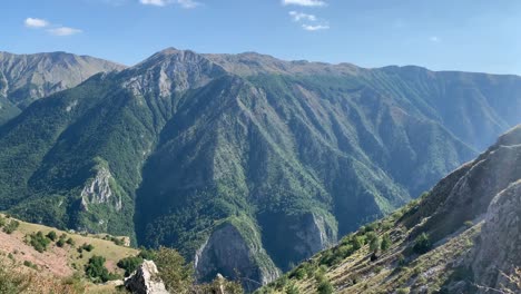 Blick-Auf-Die-Berge-An-Einem-Sonnigen-Tag