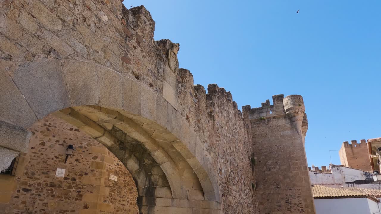 Historical landmark Arco de la Estrella, Old town entrance