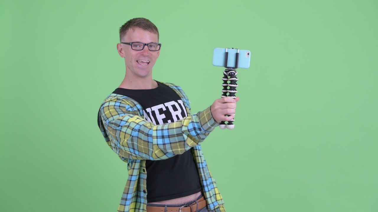 안경을 쓴 괴짜 남자의 초상화