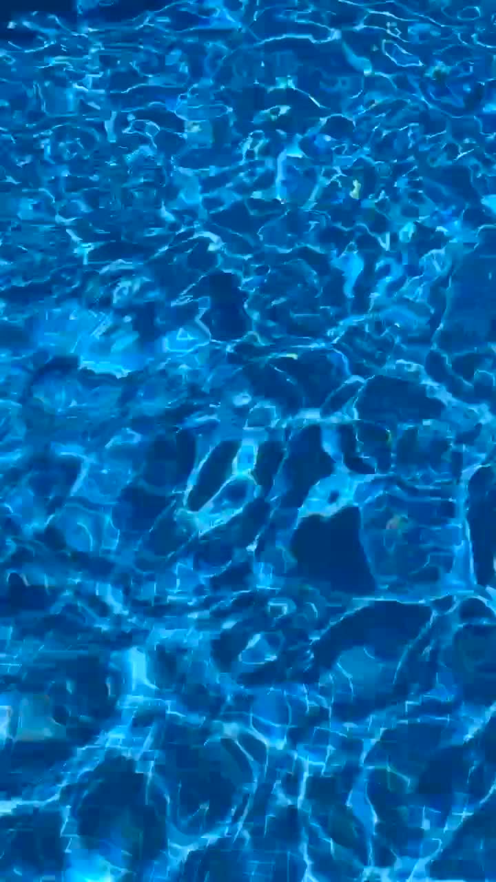 Permukaan Air Kolam Renang