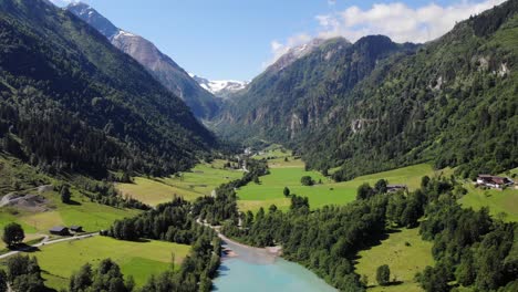 Vista-Panorámica-Del-Klammsee-Cerca-De-Kaprun,-Austria---Toma-Aérea