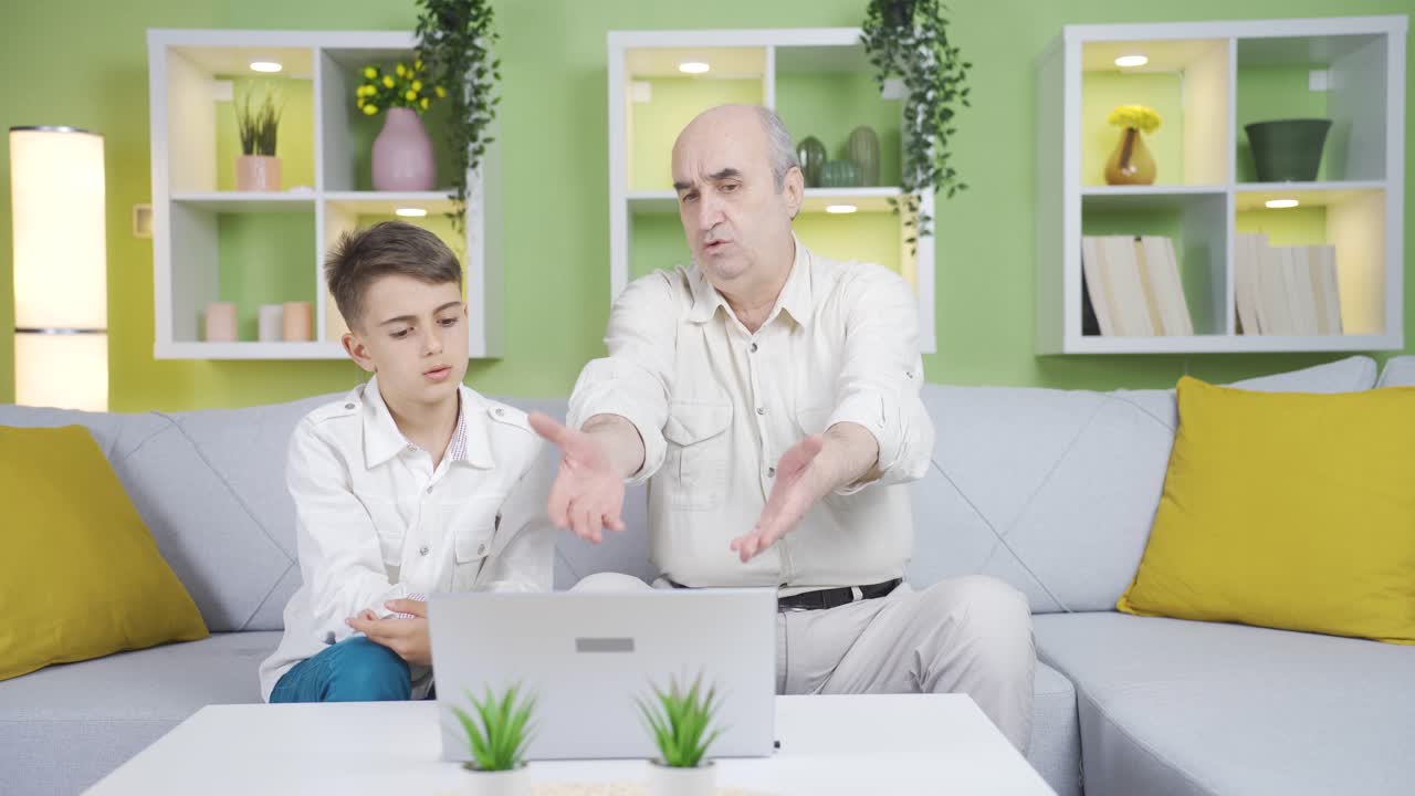 세대 갈등, 손자와 할아버지.