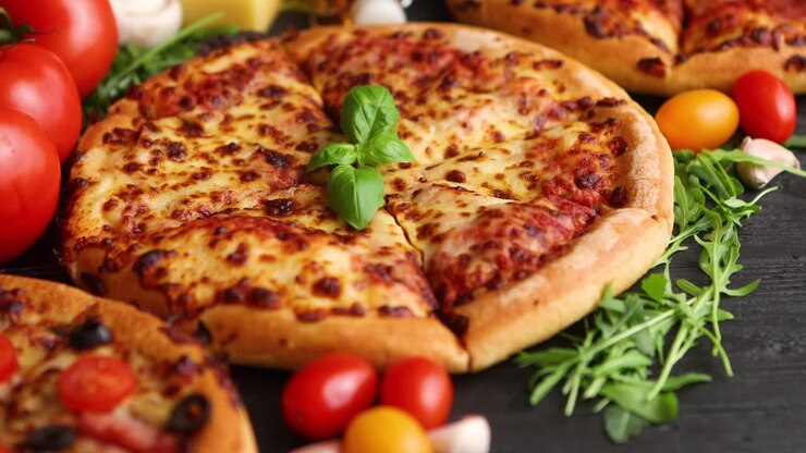 köstliche pizza-komposition im italienischen oder amerikanischen stil