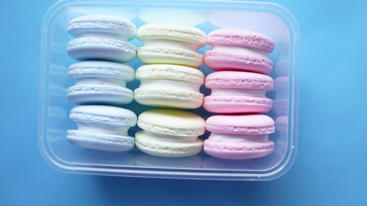 Macarons Colorati in un Contenitore