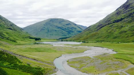 Aerial-Drone-Shot-of-Loch-Achtriochtan-in-Glen-Coe,-Scotland-02