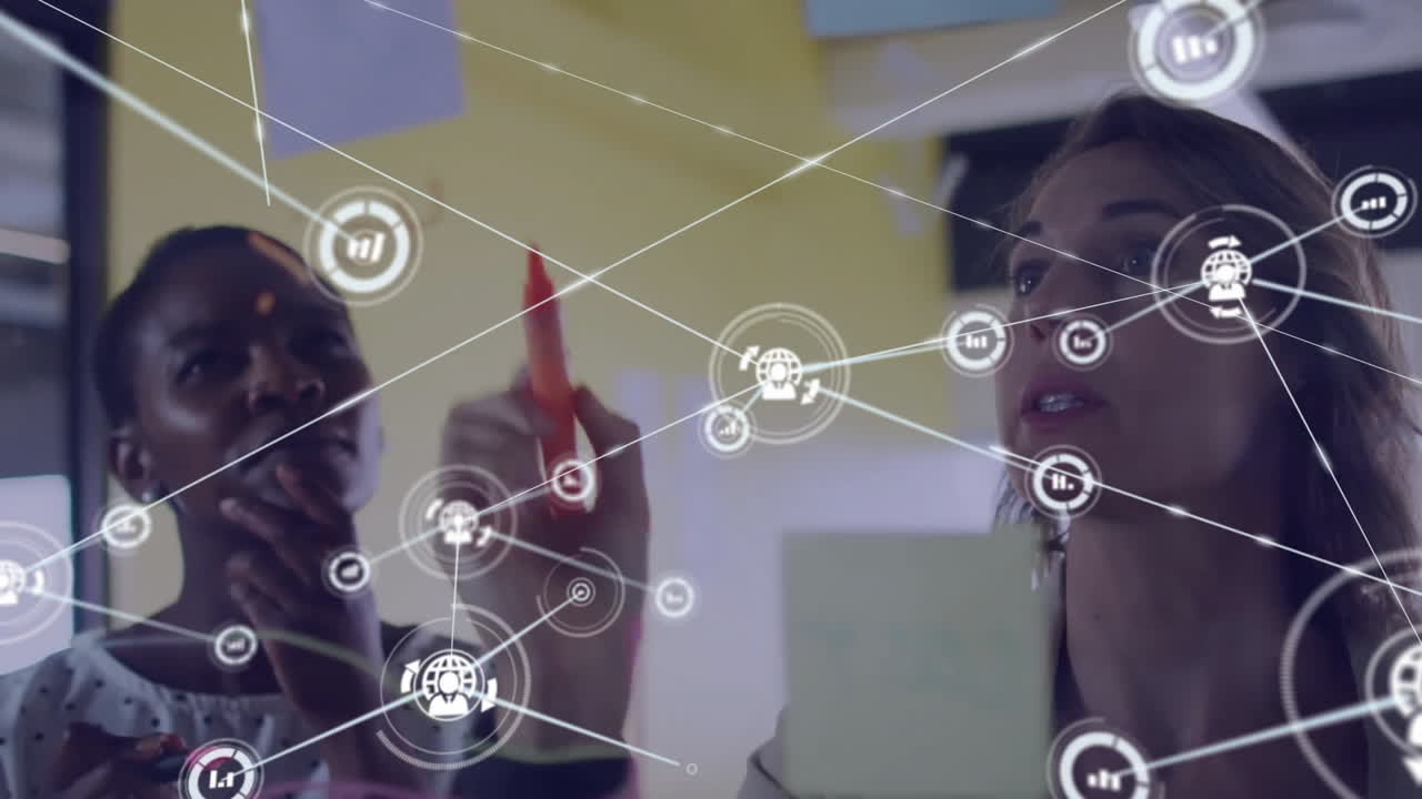 animación de la red de conexiones entre diversos colegas de tormenta de ideas en la oficina