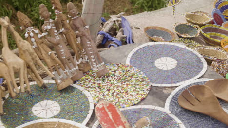 Massai-handmade-craft-souvenirs,-Serengeti-National-Park,-Tanzania