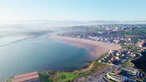 Malerische-Küstenlandschaft-In-Suances,-Kantabrien,-Spanien,-Luftaufnahme