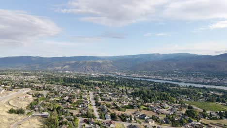 Aerial-view-on-residential-area-of-Wenatchee,-USA-panorama-with-Cascade-Range